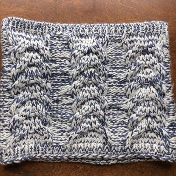 GAP Infinity Scarf! 🍁🧣 - Picture 2 of 3